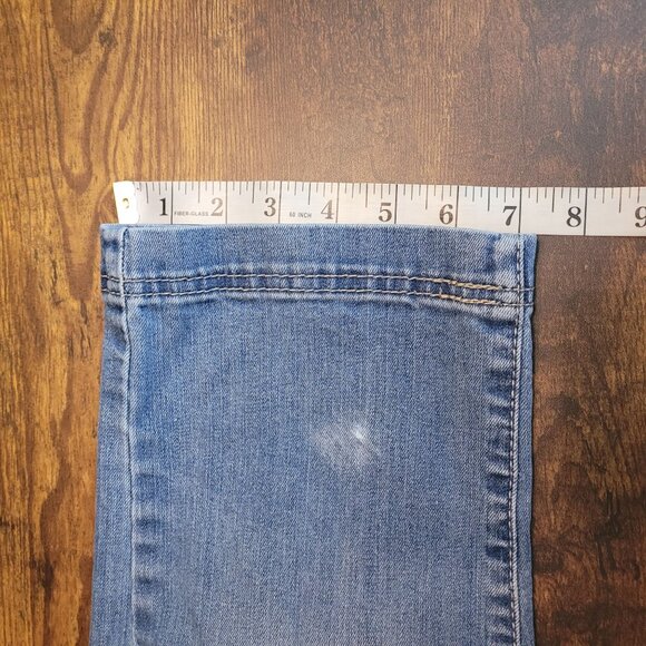 Levi's Jeans Size 8 Capri Low Rise Open Button Flap Pockets Medium Light Wash - Picture 9 of 10